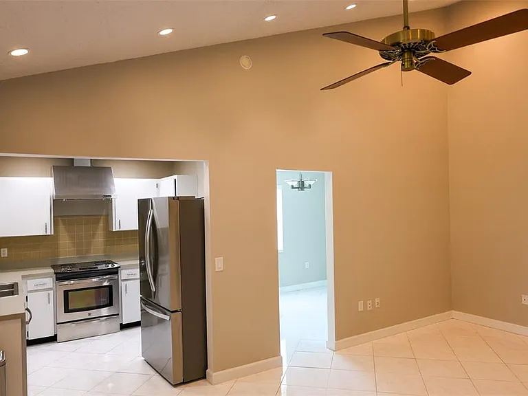 3121 Bordeaux Ln — Photo 6