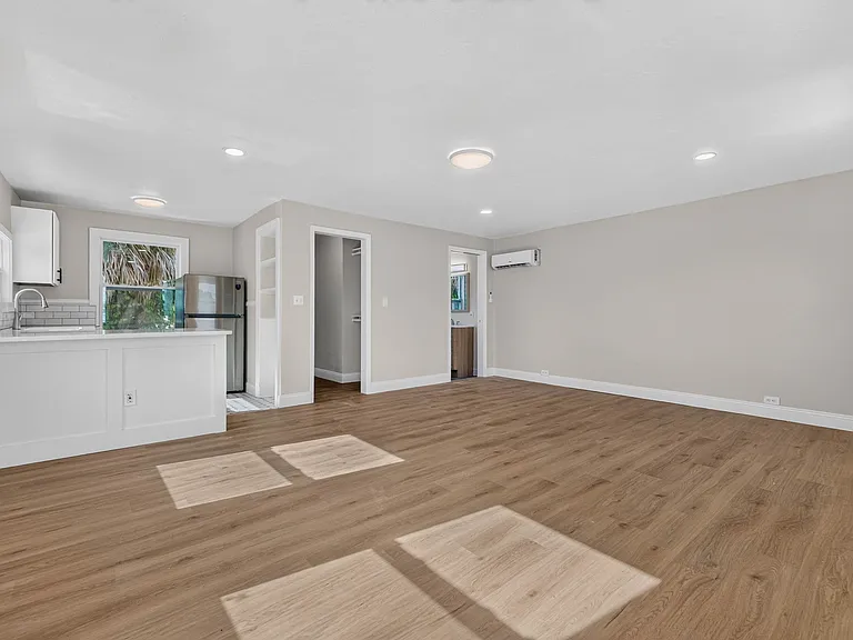 1010 26th St N #1/2 — Photo 2
