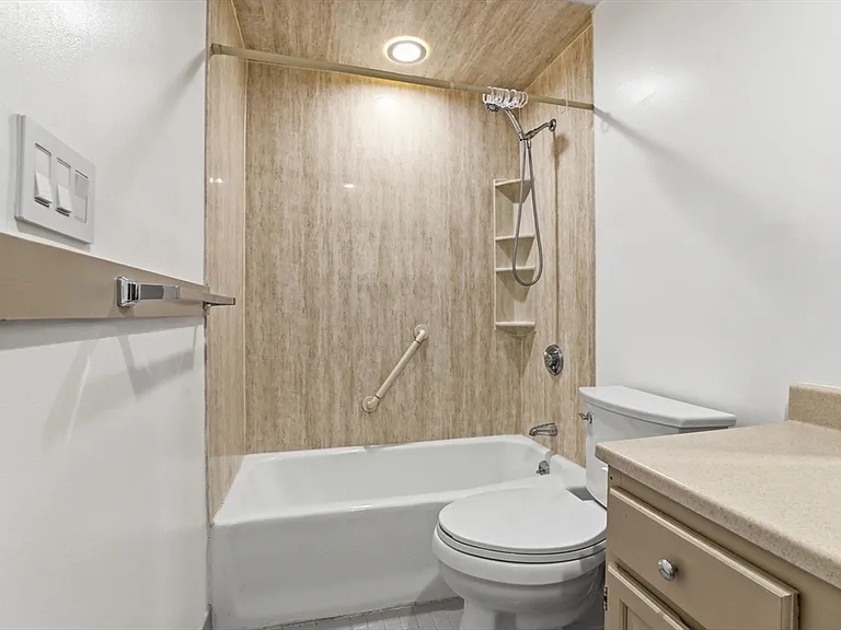 21 Linden St #212 — Photo 29