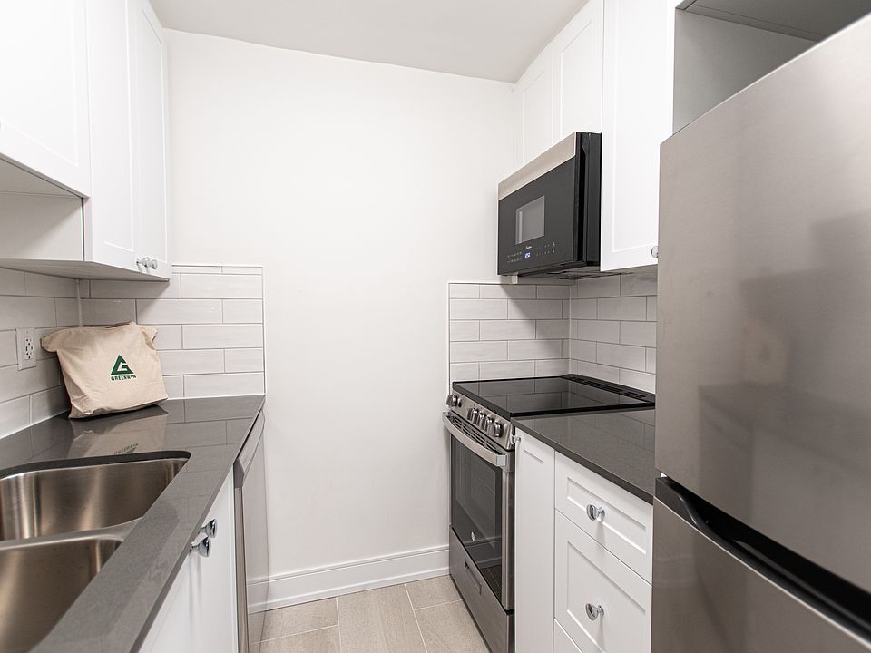 1st image of 444 Victoria Rd N #512
