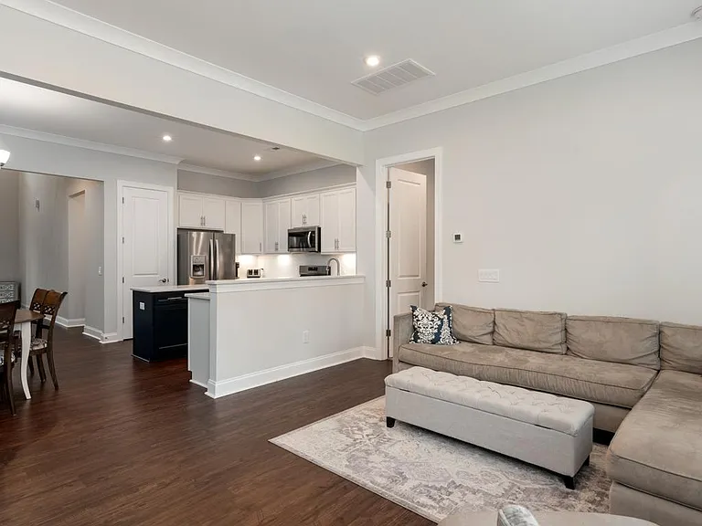 147 Heathbrook Ln — Photo 10