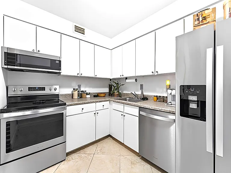 5020 NW 79th Ave #303 — Photo 13