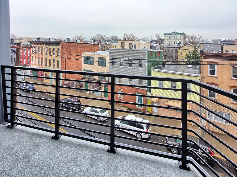 391 Palisade Ave #404 — Photo 1