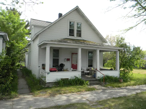 105 & 107 W Dowland St, Ludington, MI 49431