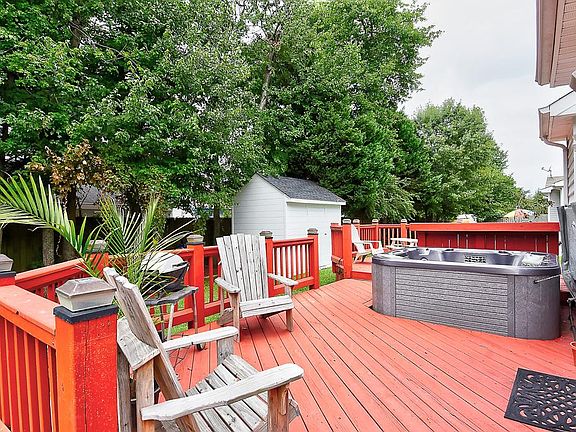 Deck- lots of room for entertaining and relaxing