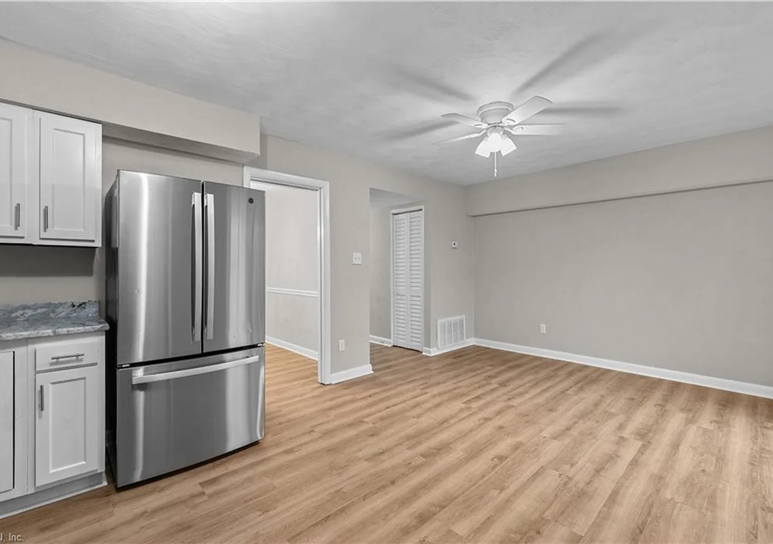 Updated Townhome in Virginia Beach — Photo 2