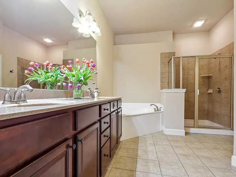 3705 Lambert Ln NE — Photo 9