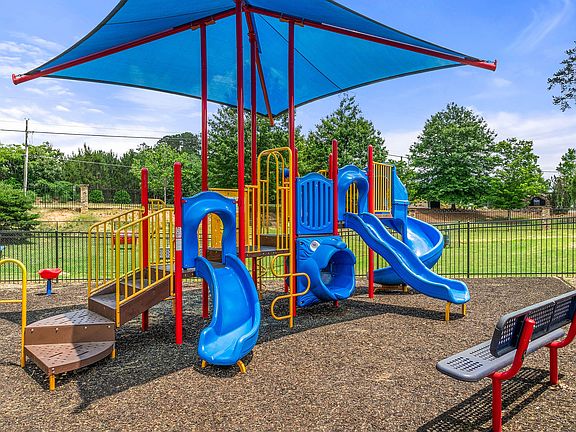 C208660_The_Parke_at_Oakley_PLAYGROUND_01