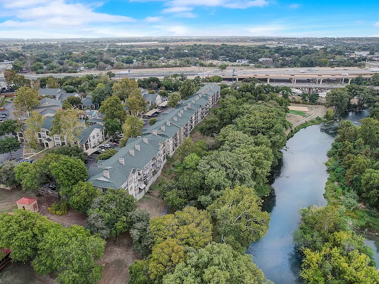 Riverbend Apartments — Photo 42