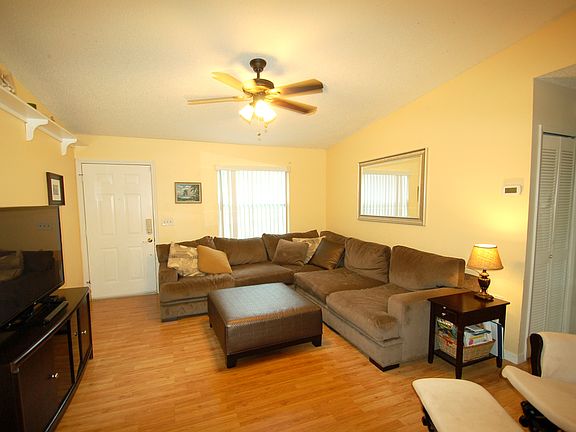 4th image of 1137 Carlson Dr