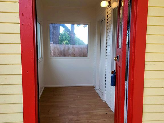 3rd image of 1535 W 5th St