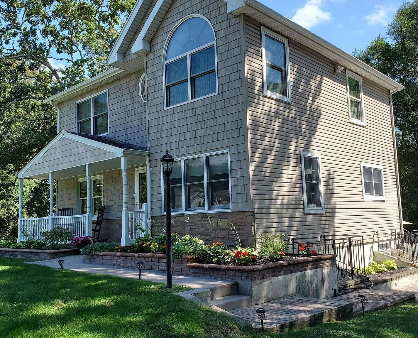 29 Leeds Boulevard, Farmingville, NY 11738 Zillow