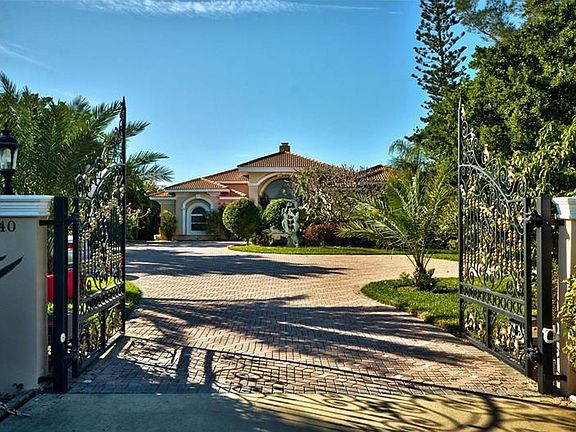 3rd image of 640 Gulf Blvd