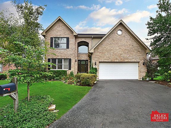 3rd image of 4 Park Place Cir