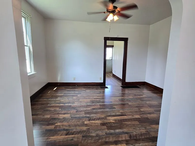 216 Clifford Ave — Photo 3