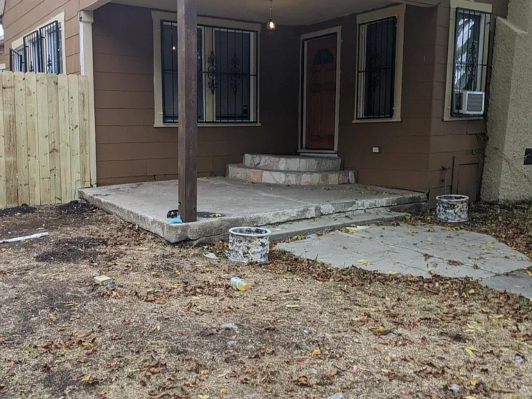1718 Schley Ave — Photo 7