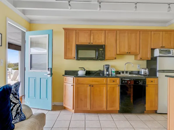 https://photos.zillowstatic.com/fp/9fd74ac2f8f50726278b39f78e70ecab-p_e.webp