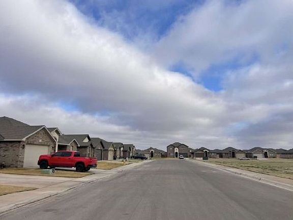 Exterior Neighborhood (street photo)