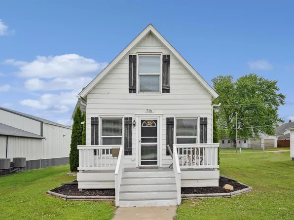 716 10th St, De Witt, IA 52742