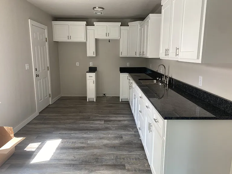 417 E Normal St — Photo 6