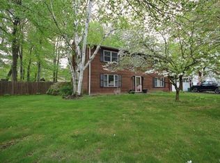 4 Newport Dr, Nanuet, NY 10954