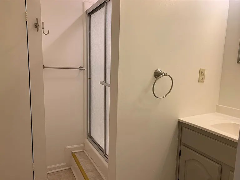 114 Southampton Ct #1 — Photo 28