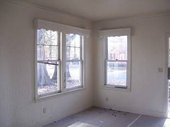3rd image of 2424 Malone Ave
