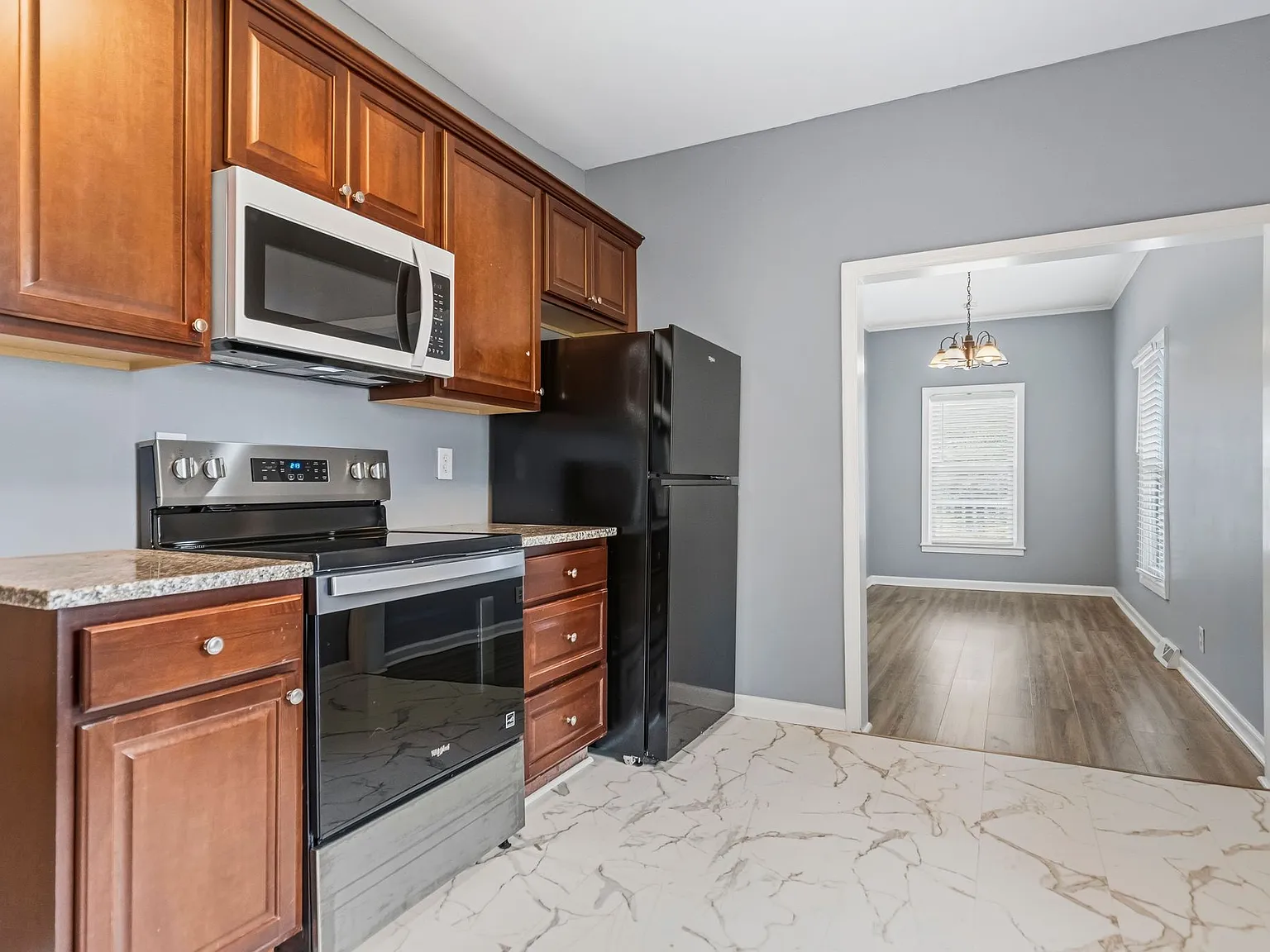 3 bed, 1032 sqft, $1,595 — Photo 3