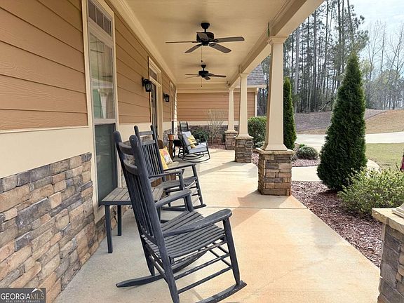 5th image of 160 Hickory Ln