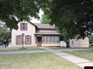 902 N 6th St, Mankato, MN 56001