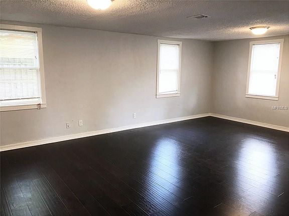3rd image of 1720 W Henry Ave