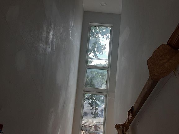 5th image of 799 NE 34th Court
