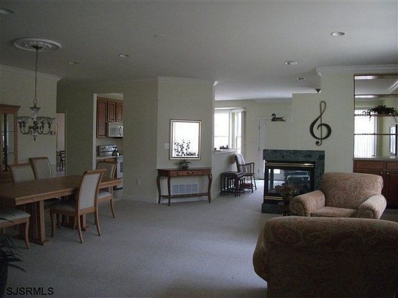 2nd image of 128 Southport Ct