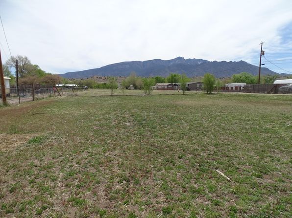 926 Oak St, Bernalillo, NM 87004