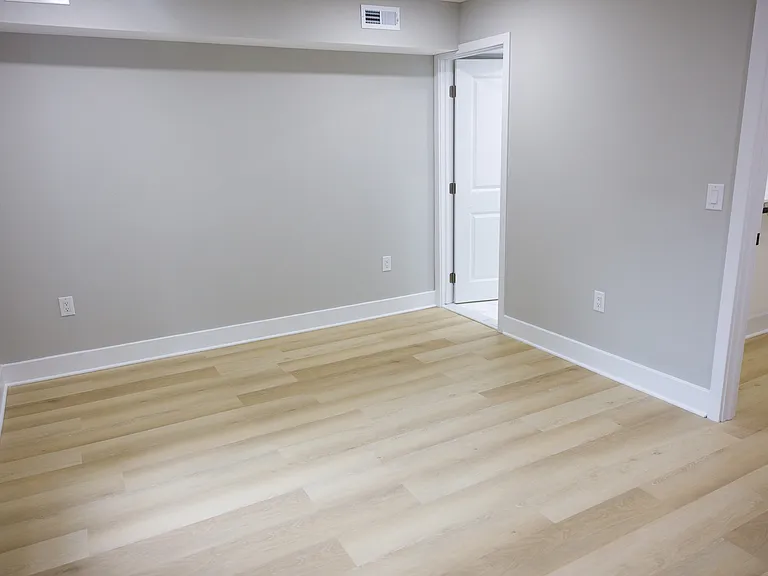 1201 Lindley Ave — Photo 10