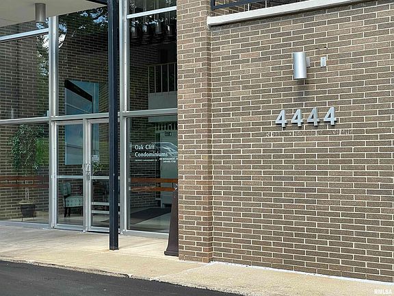 2nd image of 4444 N Knoxville Ave