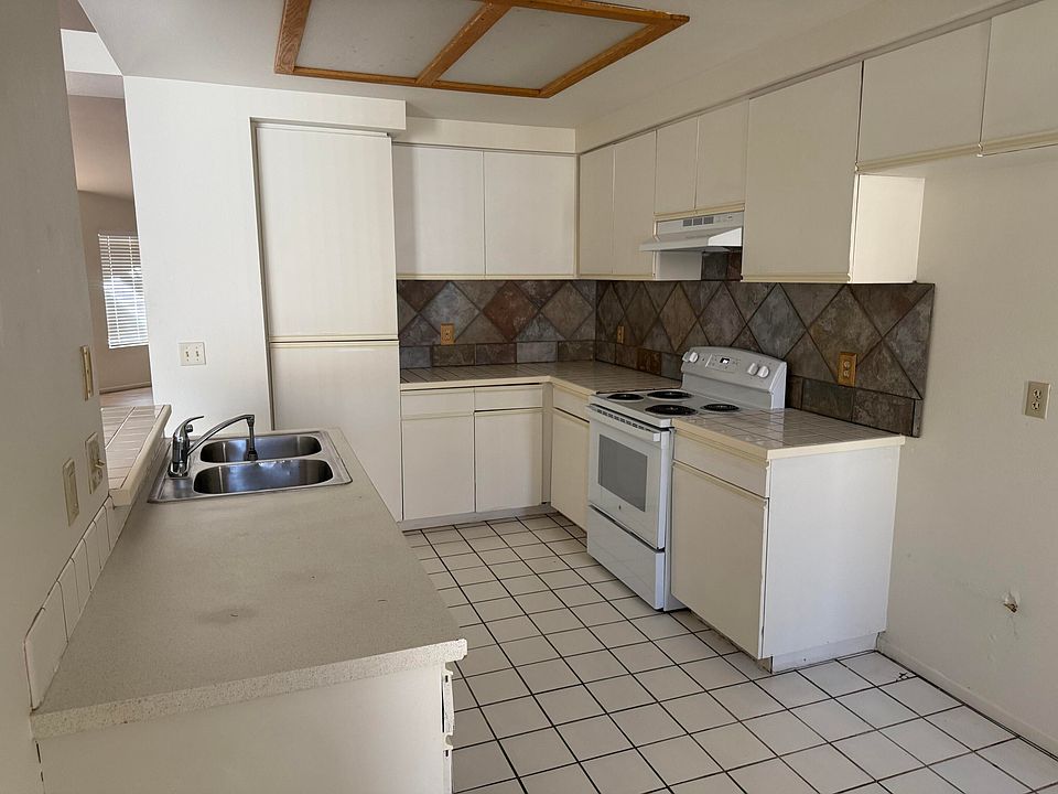 1st image of 53620 Avenida Velasco #53620