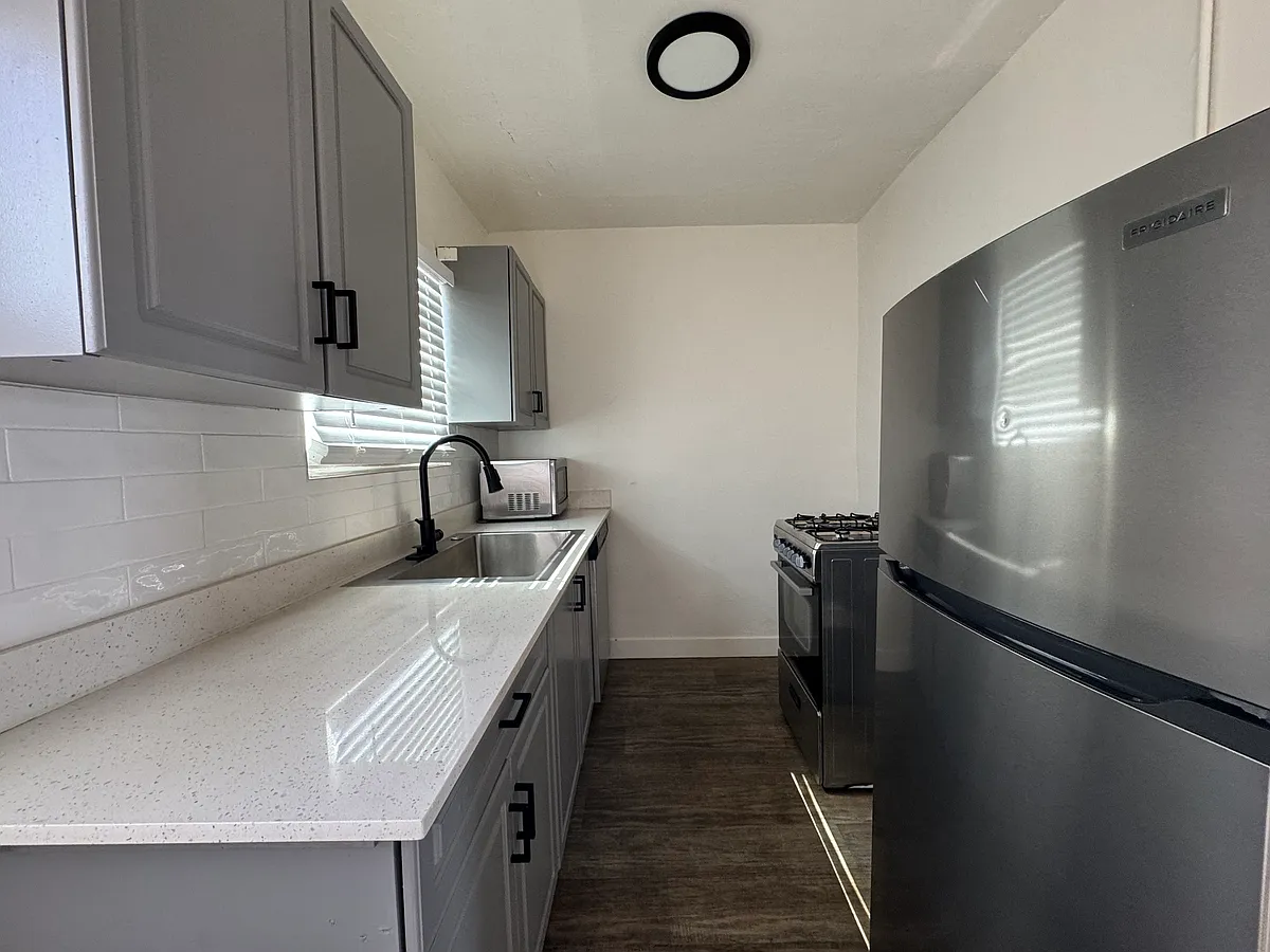 Building Photo - 820 E Turney Ave #4