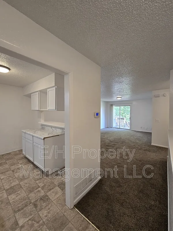 4 bed, 2.0 bath, 1873 sqft, $1,595 — Photo 3