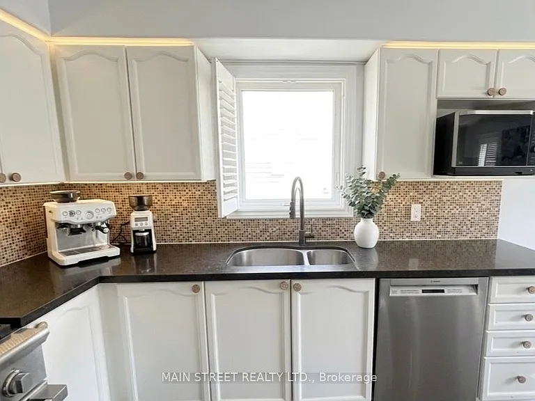 77 Reddenhurst Cres — Photo 5