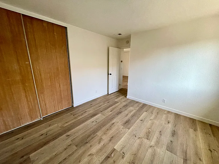 2424 Kenton Ct #C — Photo 7