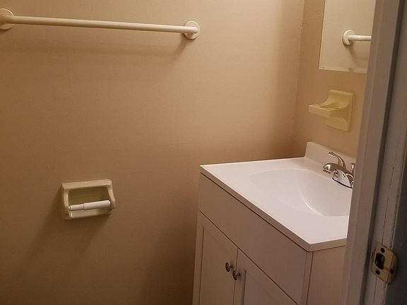 5th image of 46837 Flower Dr