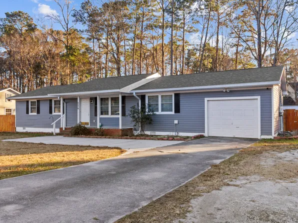 214 Manchester Rd, Havelock, NC 28532