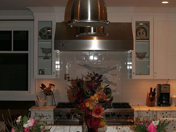 Kitchen island / 48 Viking inch range behind