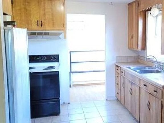 3rd image of 13511 NE 76th St