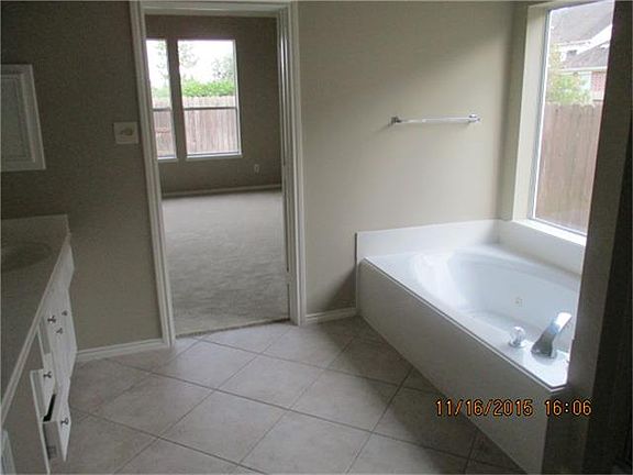 4th image of 13105 Cambridge Shores Ct