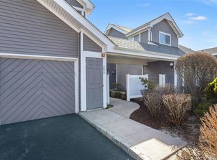 290 W Midland Pond Court #290, Moriches, NY