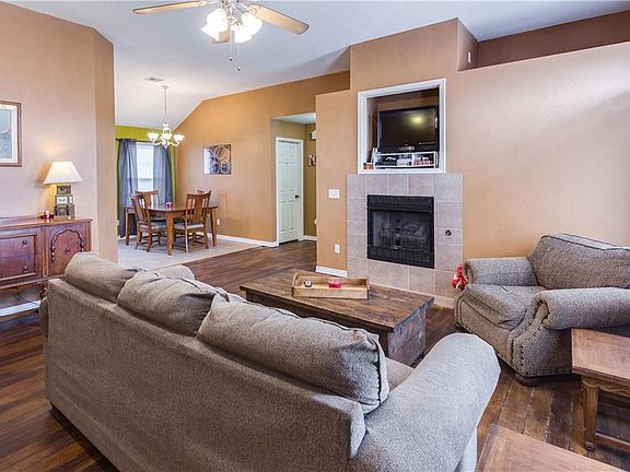 5th image of 122 Samantha Ct
