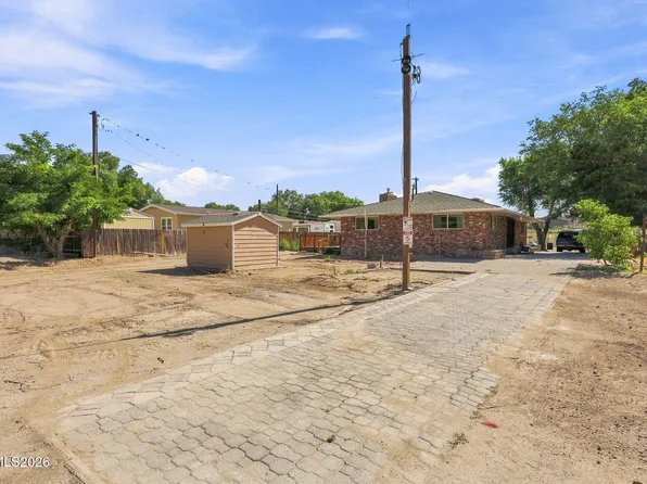 5364 Woods Dr, Sun Valley, NV 89433