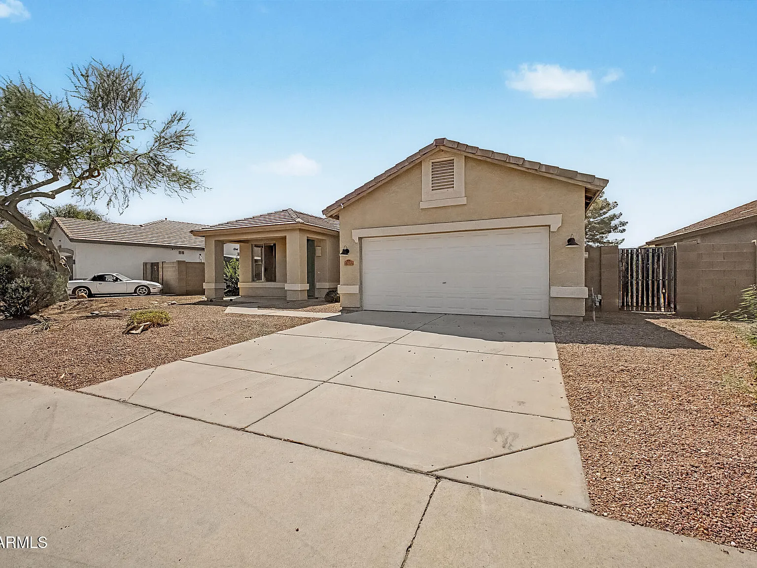 4 bed, 2.0 bath, 2171 sqft, $2,400 — Photo 2